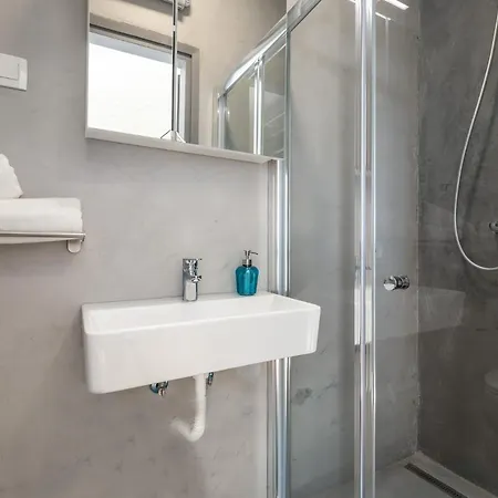 Nyaraló Polion Peroj