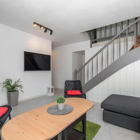 Polion Ferienhaus Peroj